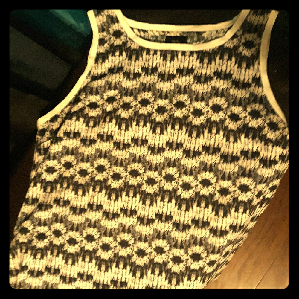 Black and white tanktop